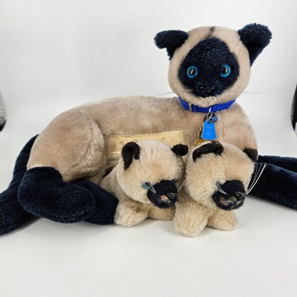 Vintage 1980s R Dakin Stuffed Plush Animal Siamese Mom Cat Laying Kitten Baby - Picture 1 of 15